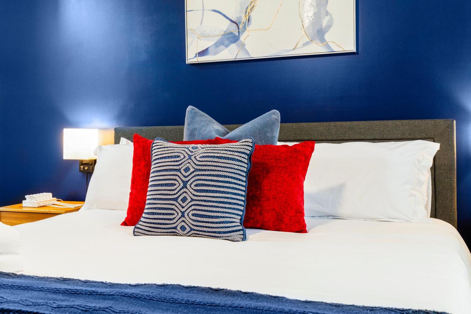 Apartment Modern Swank Luxury Aptmins The Battery3bd2br *